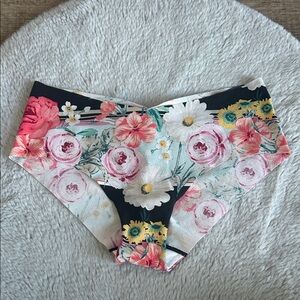 Victoria's Secret Hiphugger No Show Floral Panty S